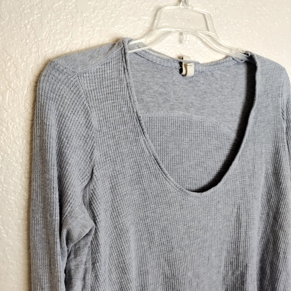 Free People We the Free Malibu Long Thermal Tunic Top Grey Hi-Lo sz M - Picture 3 of 7
